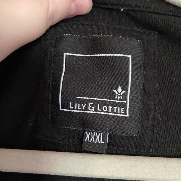 Lily & Lottie Perfection Crew Neck Tee - Picture 7 of 7